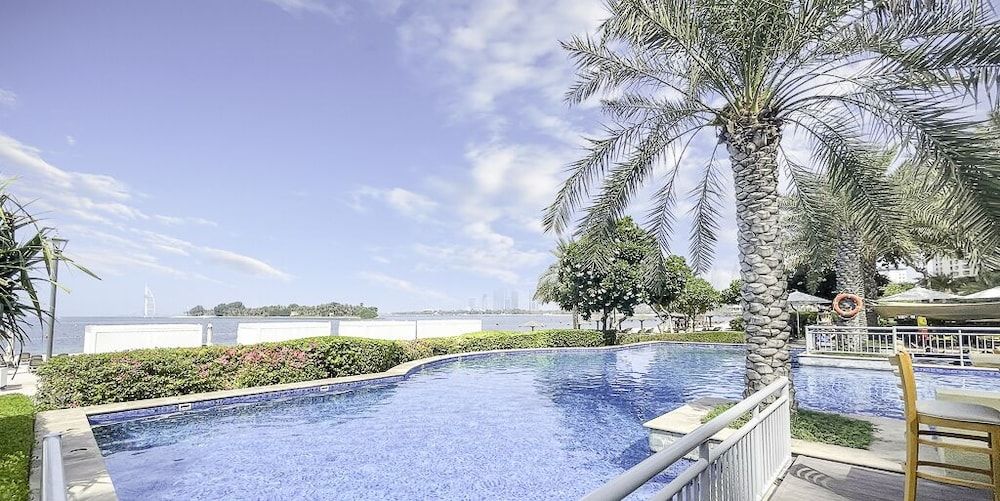 LUX The Shoreline Penthouse Suite