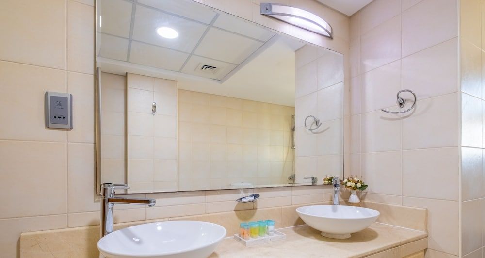 LUX The Shoreline Penthouse Suite