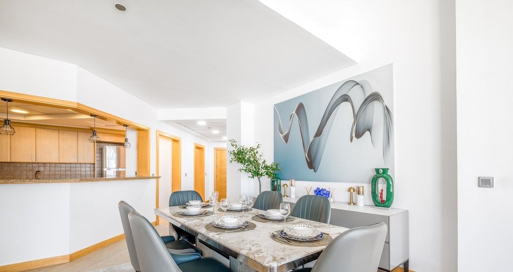 LUX The Shoreline Penthouse Suite