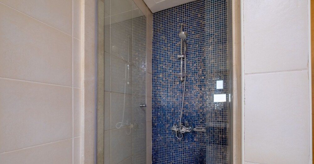 LUX The Shoreline Penthouse Suite