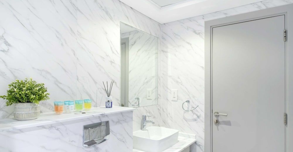 LUX The Marina Ocean View Suite 4