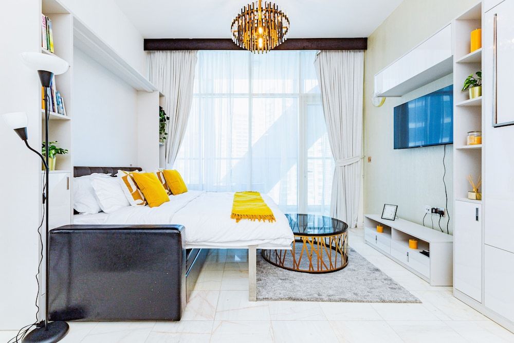 Waves - Chic Studio With Balcony Overlooking City Views