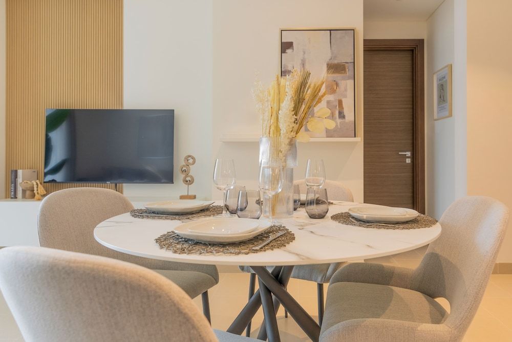 HiGuests - Sobha Creek Vista tower A