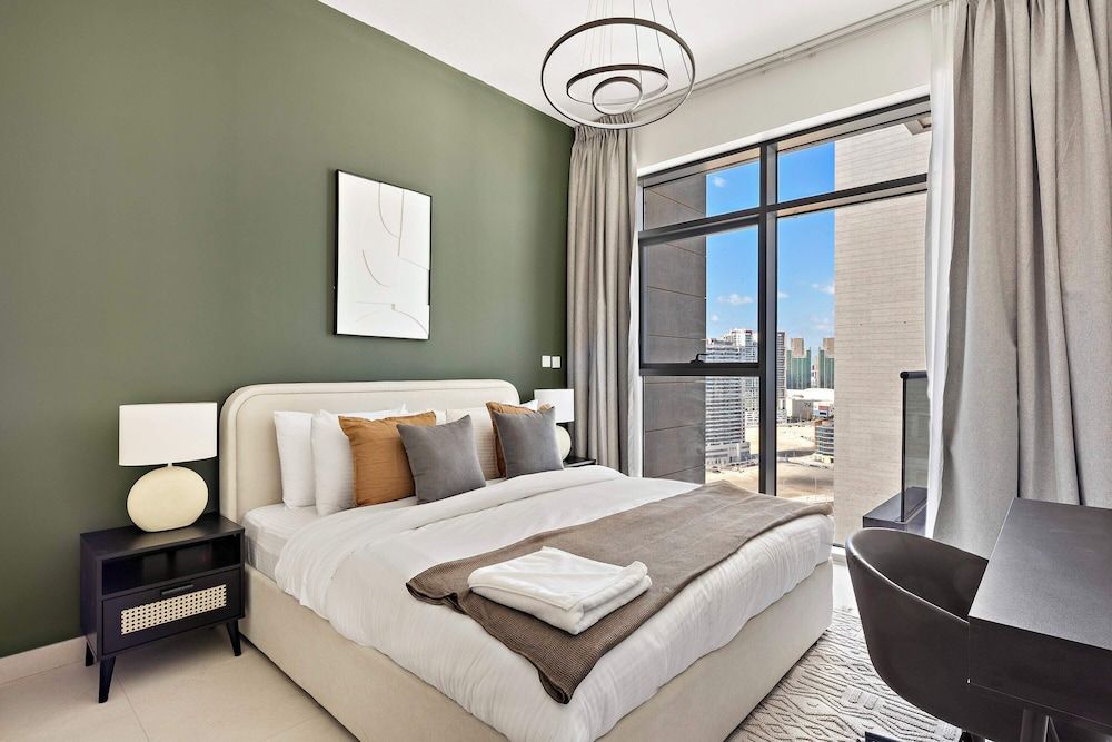 Superior Apartment, 1 King Bed, Canal View