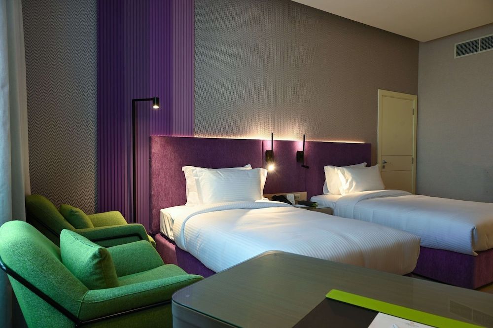 Room, 2 Twin Beds, Non Smoking, City View