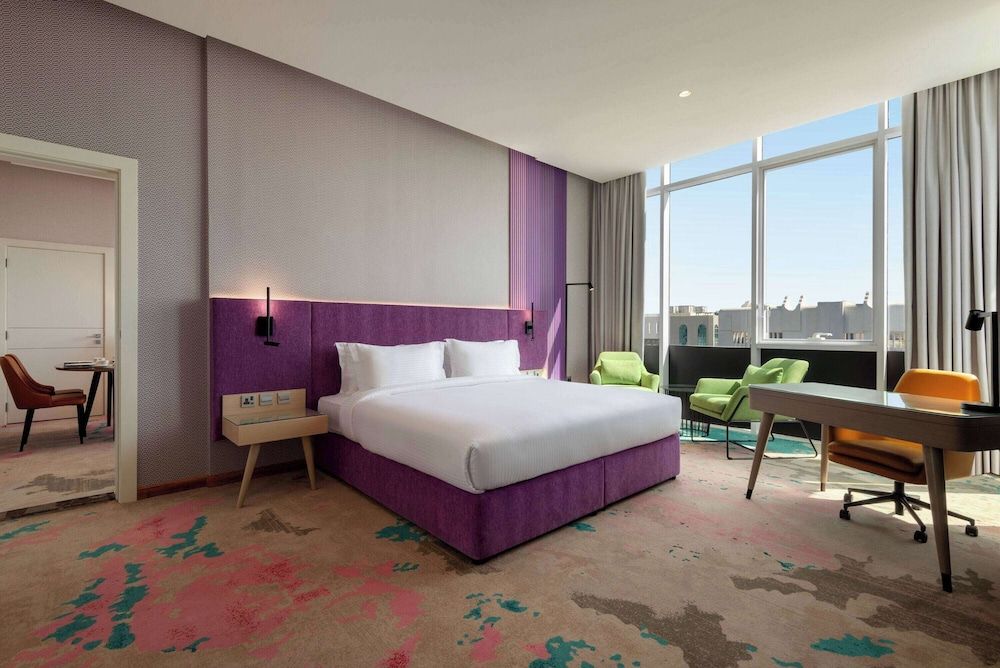 Suite, 1 King Bed, Non Smoking, City View