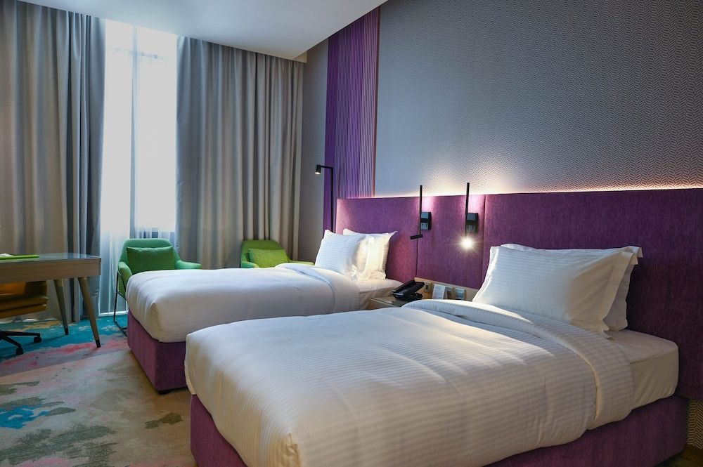 Room, 2 Twin Beds, Non Smoking, City View