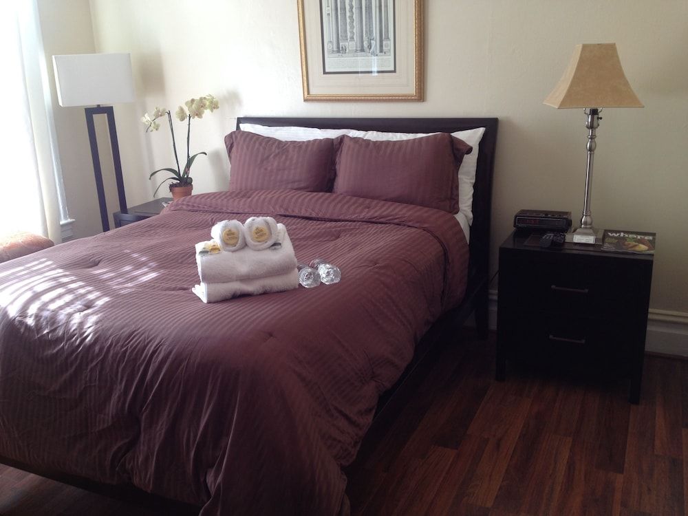 Basic Double Room Single Use, Shared Bathroom