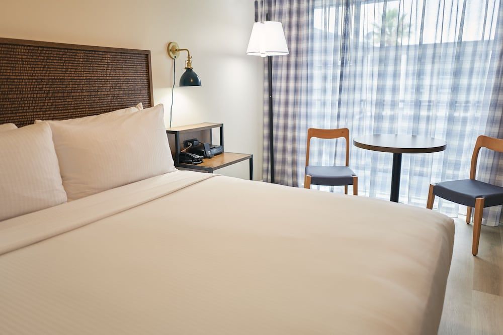 Soma House Superior Room, 1 King Bed, Non Smoking, Pool Access 2