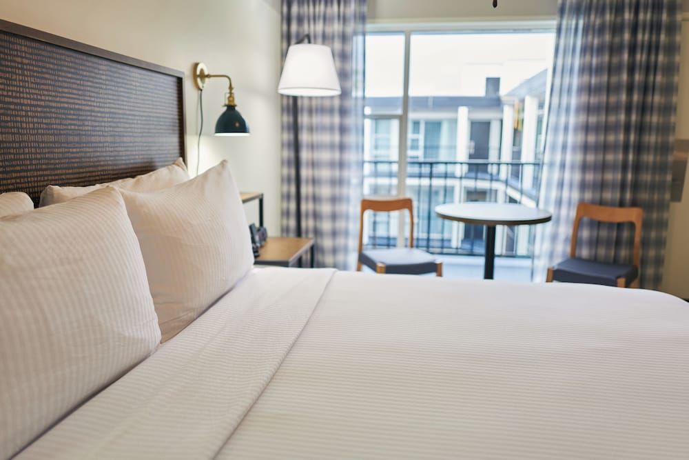 Soma House Superior Room, 1 King Bed, Non Smoking, Pool Access 2