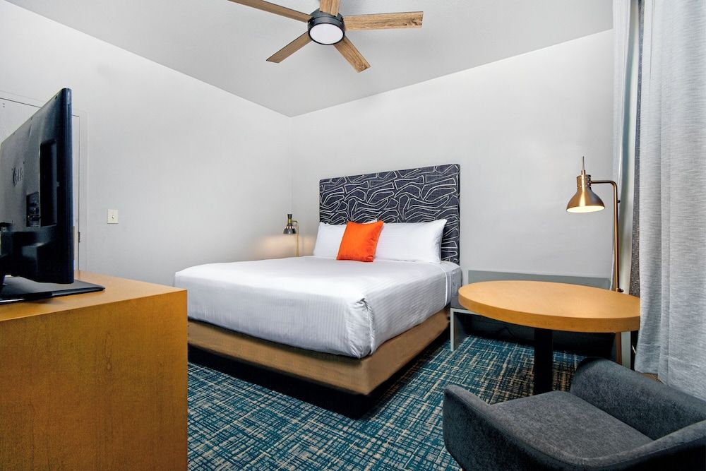 Hotel Garrett Superior Room, 1 King Bed, Accessible, Non Smoking 2