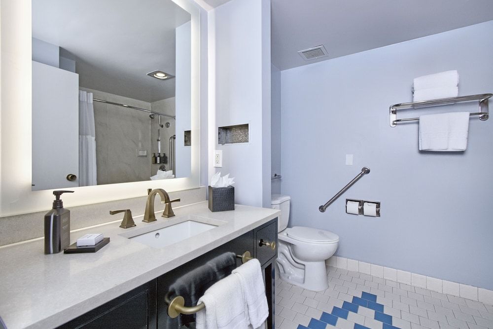 Hotel Fiona Standard King Room 5