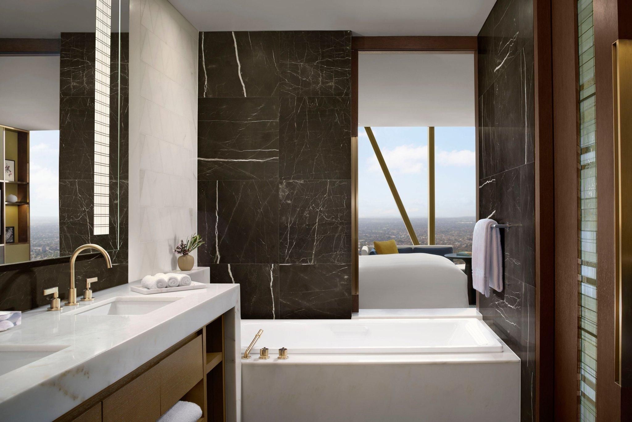 Premier, Guest room, 1 King, City view