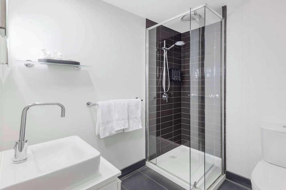 Oaks Melbourne St Kilda Road Hotel Studio 9