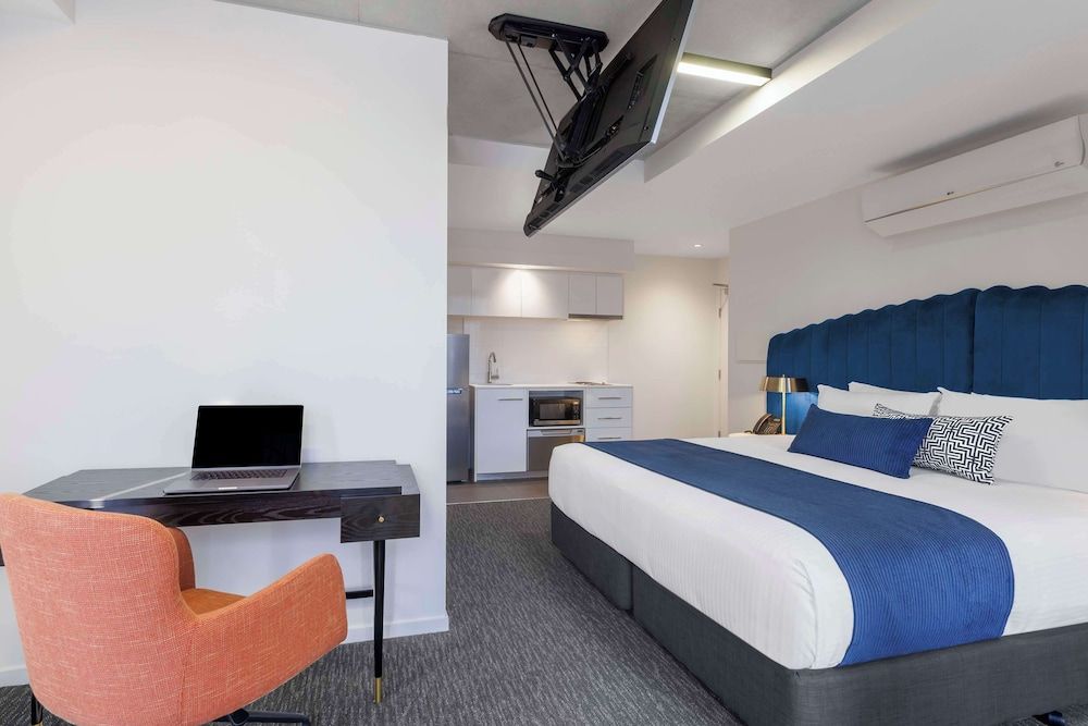 Oaks Melbourne St Kilda Road Hotel Studio 4