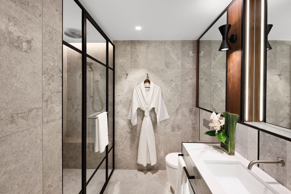 Le Méridien Melbourne Deluxe Room, 1 King Bed, Non Smoking 3