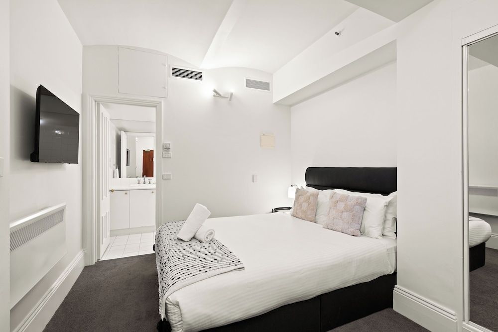 Gordon House Apartments Studio, 1 Bedroom 9