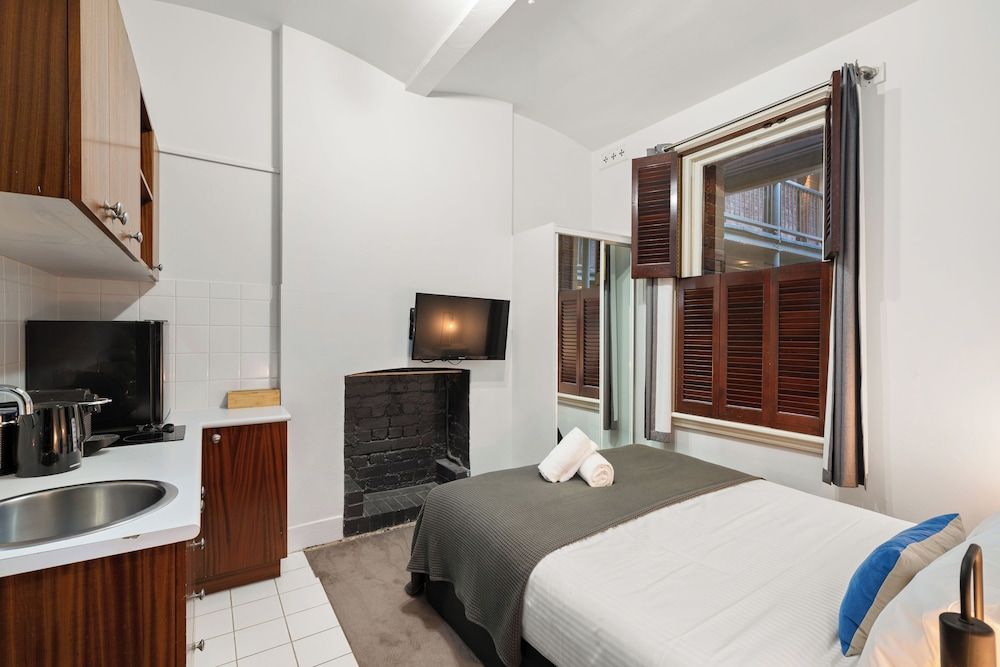 Gordon House Apartments Studio, 1 Bedroom 4