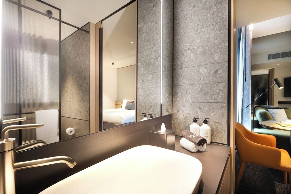 The Howey Urban Superior King 9