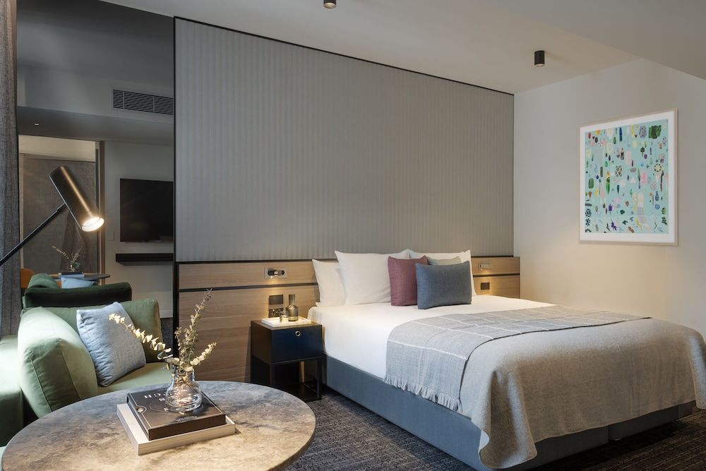 The Howey Urban Superior King 6