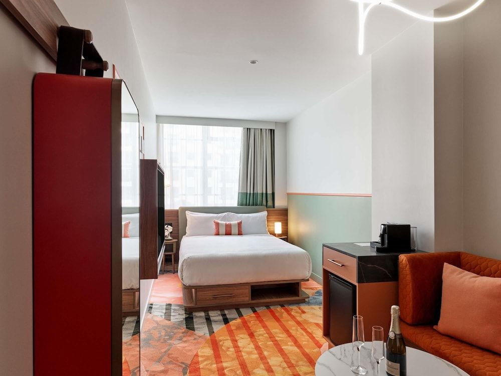 The Clarence Hotel Sydney Superior Room, 1 Queen Bed 6