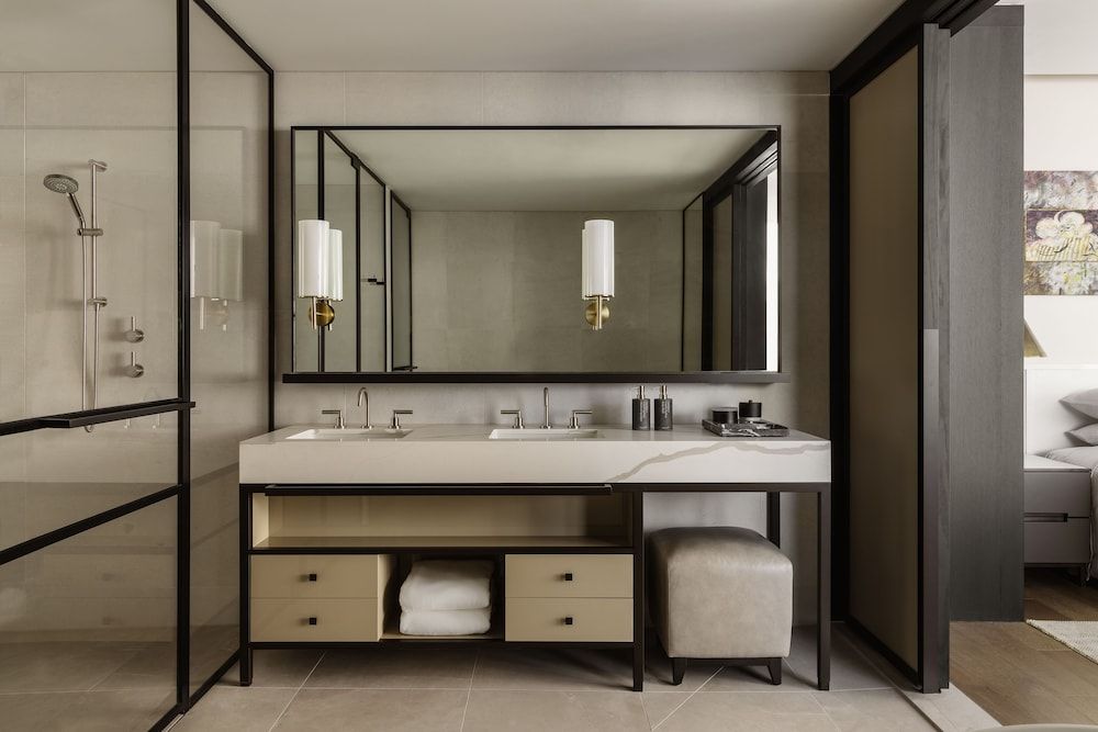 Capella Sydney Deluxe Room, 1 King Bed, Accessible 3