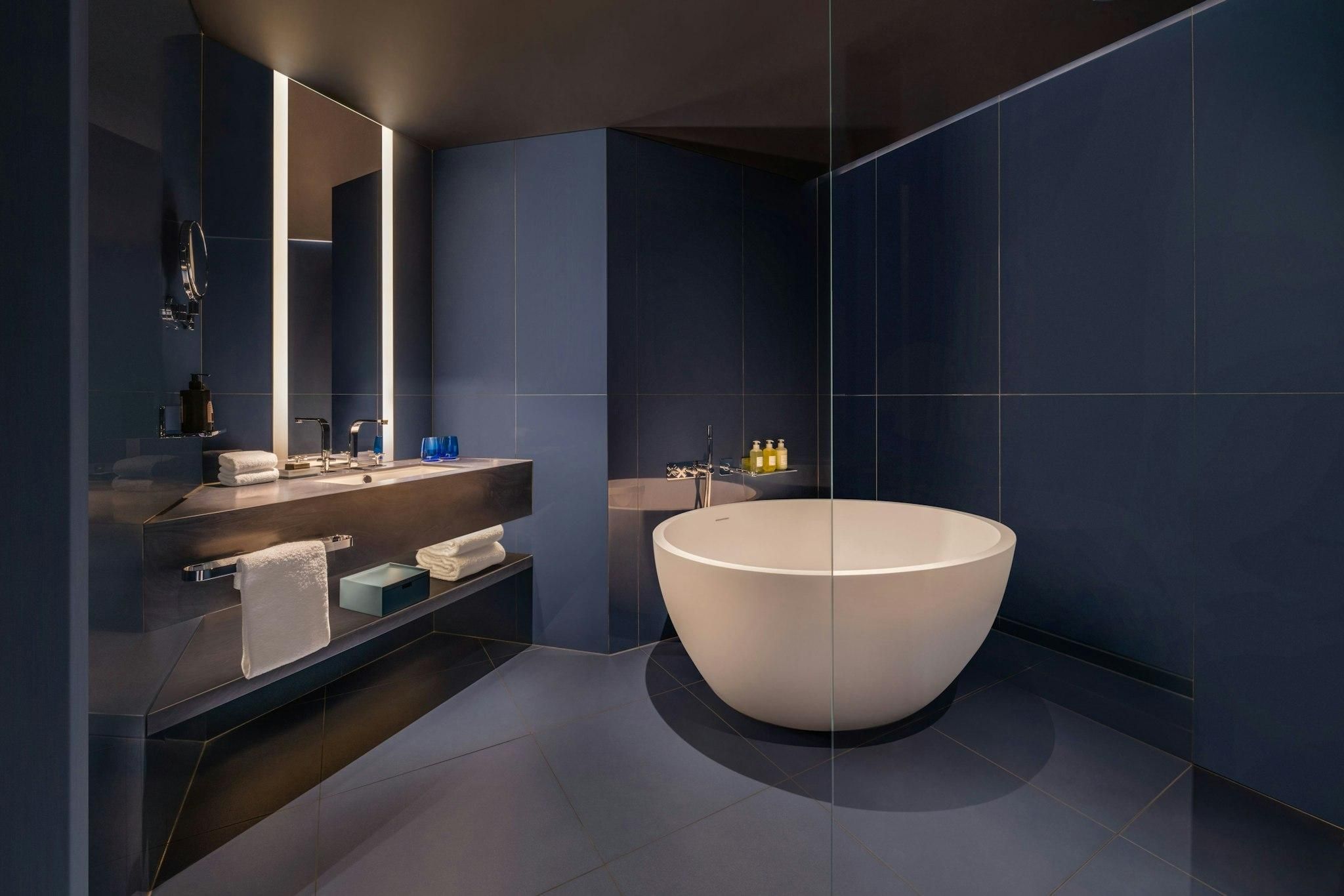 Superior Room, Larger Guest room, 1 King, City view