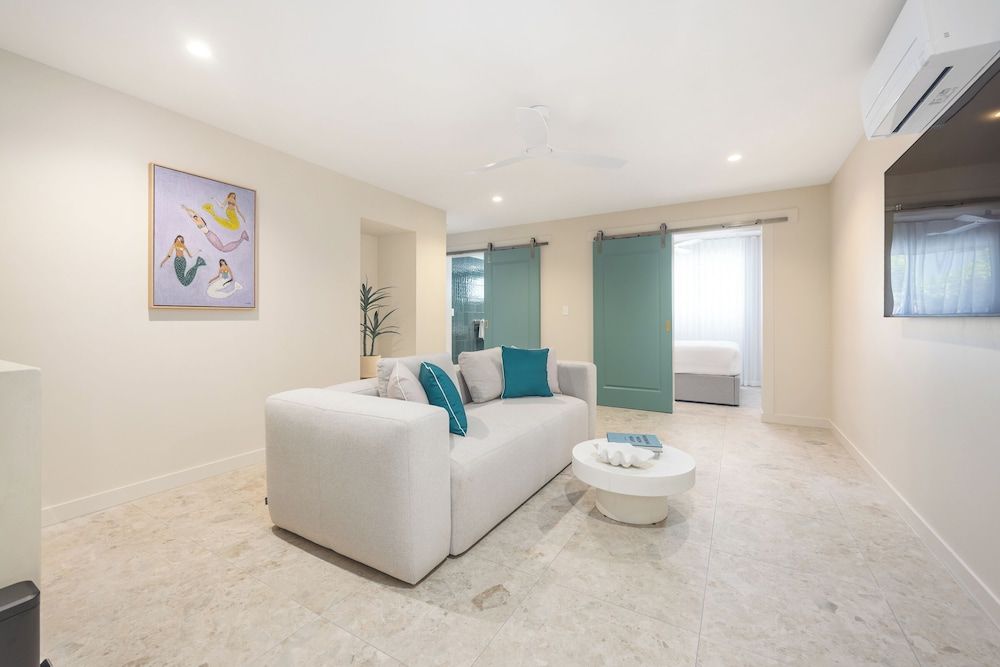 The Palm Suite