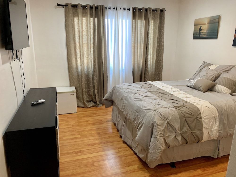 Standard Room, 1 Queen Bed