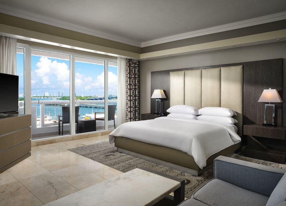 Junior Suite, 1 King Bed, Balcony, Bay View