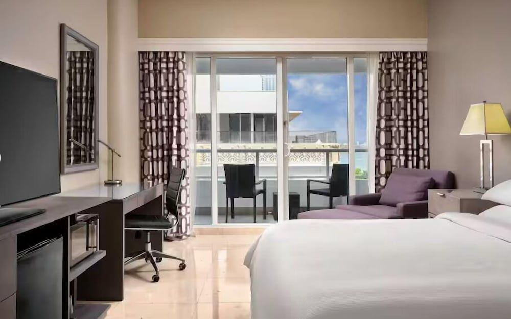 Room, 1 King Bed, Balcony, Park View
