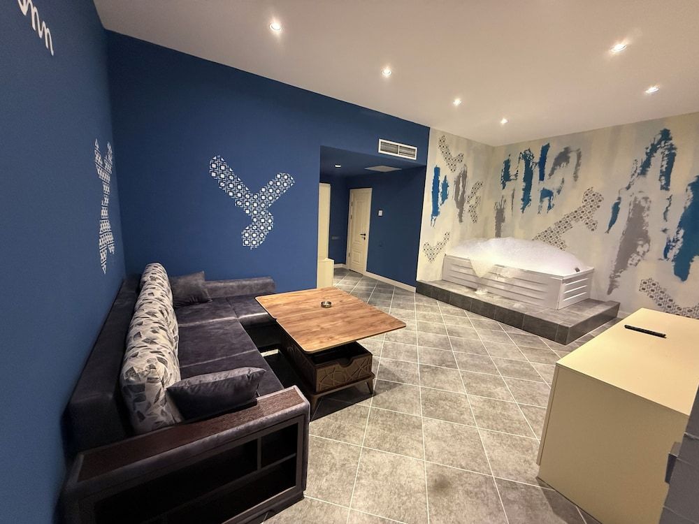 Montinn Premier Hotel Comfort Double Room, Balcony, City View 7