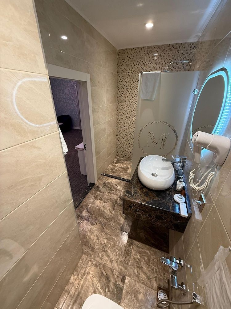 Montinn Premier Hotel Comfort Double Room, Balcony, City View 12