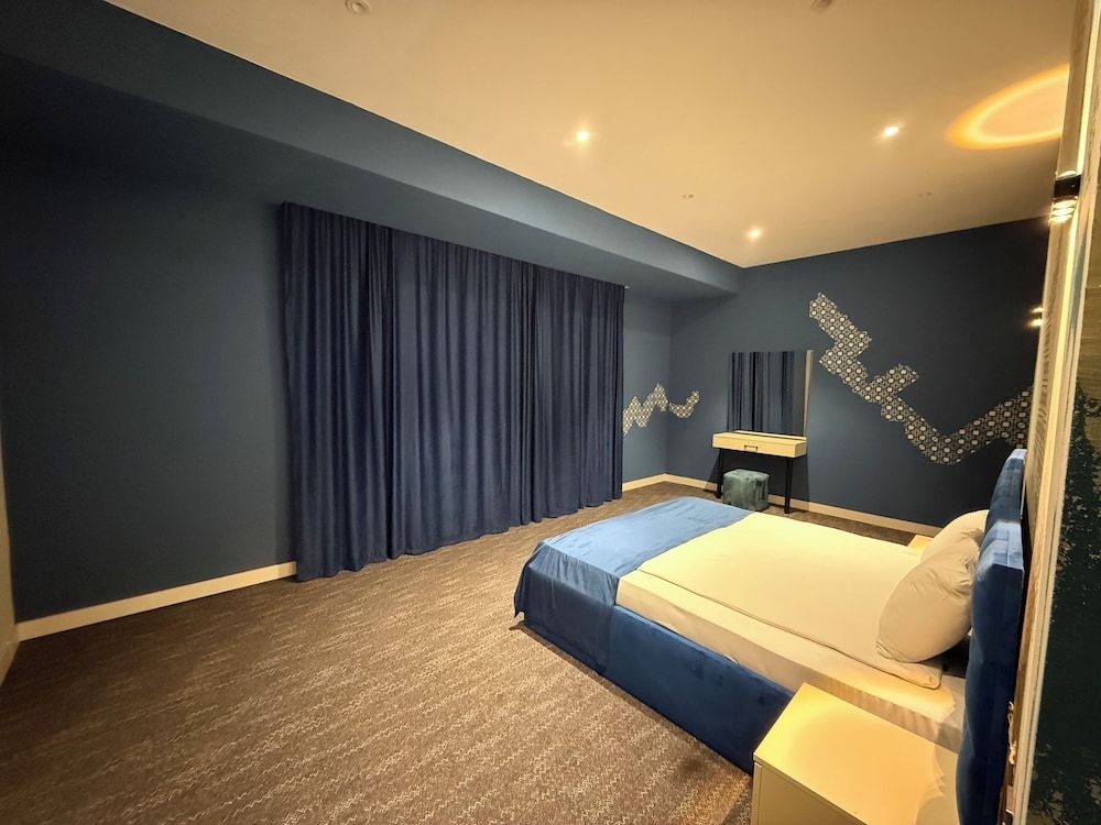 Montinn Premier Hotel Comfort Double Room, Balcony, City View 5