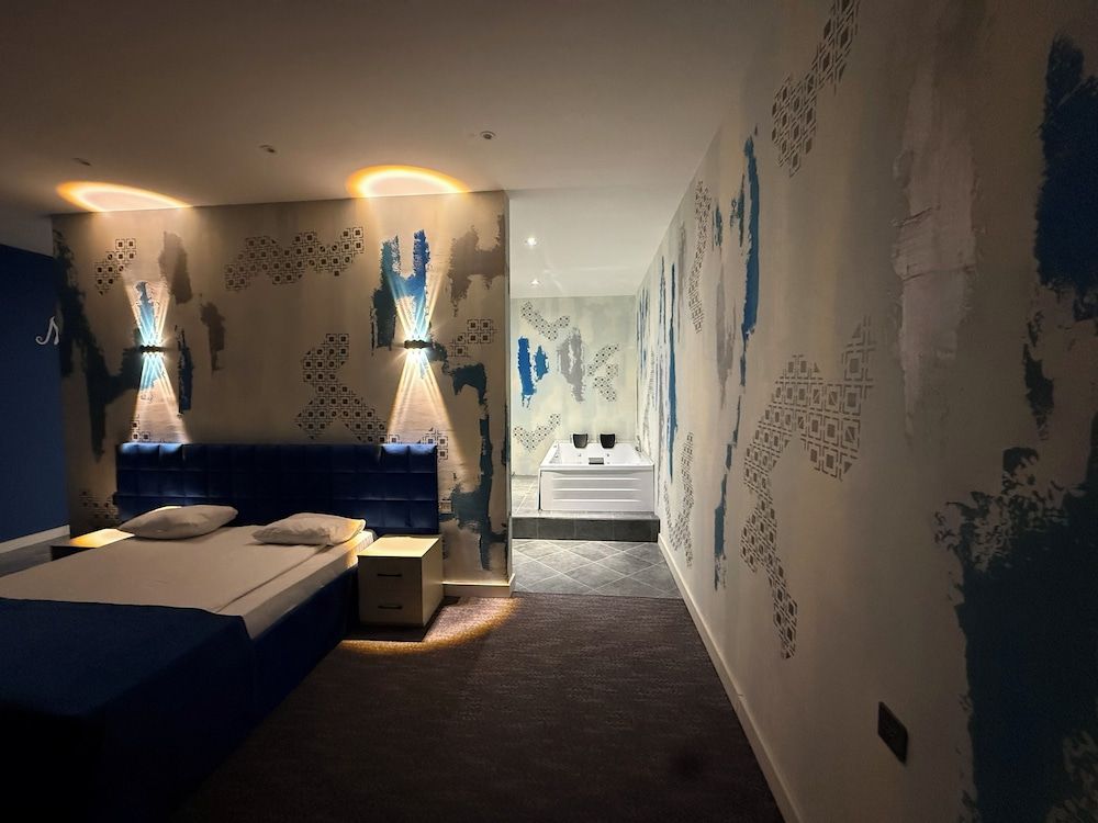 Montinn Premier Hotel Comfort Double Room, Balcony, City View 4