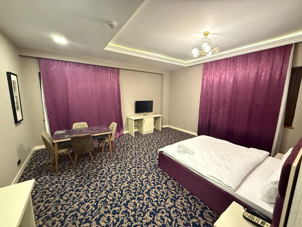 Montinn Premier Hotel Comfort Double Room, Balcony, City View 9