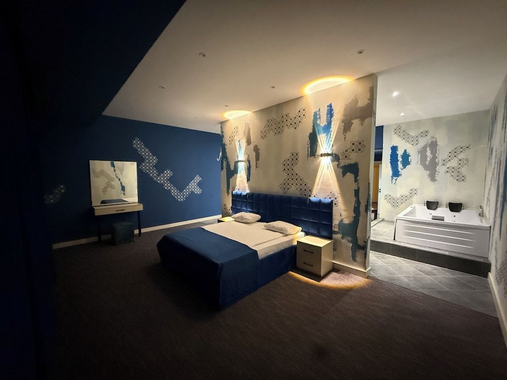 Montinn Premier Hotel Comfort Double Room, Balcony, City View 3