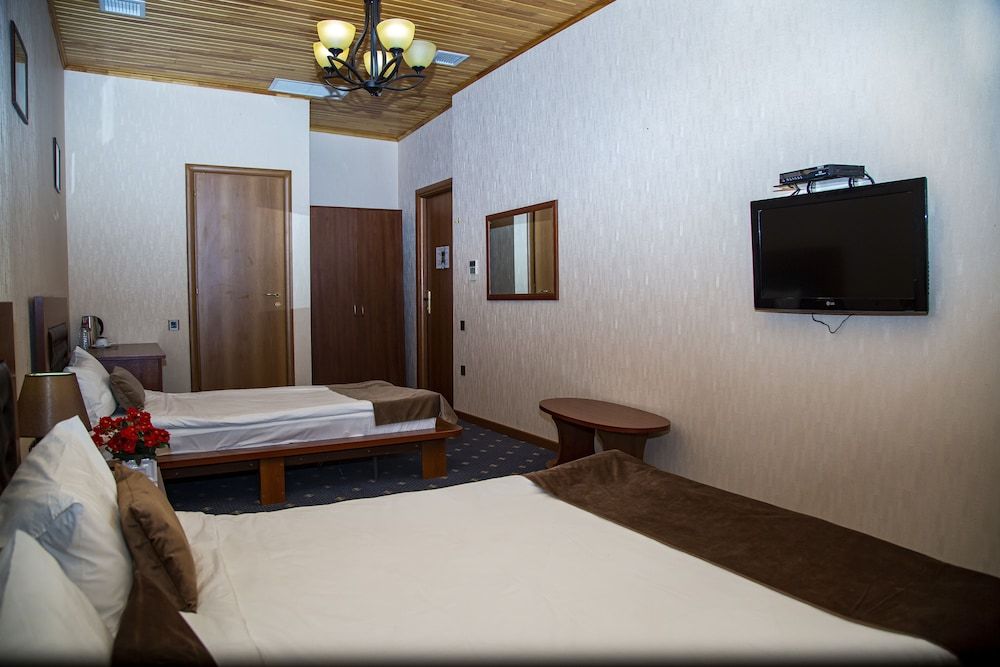 Port Hotel Standard Triple Room 2