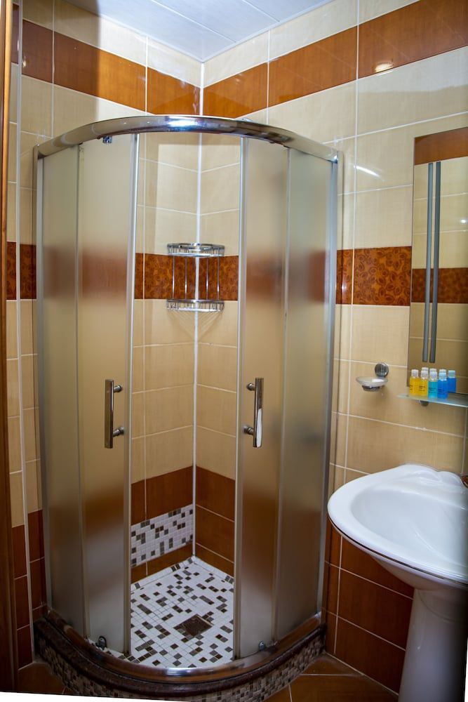 Port Hotel Standard Triple Room 3