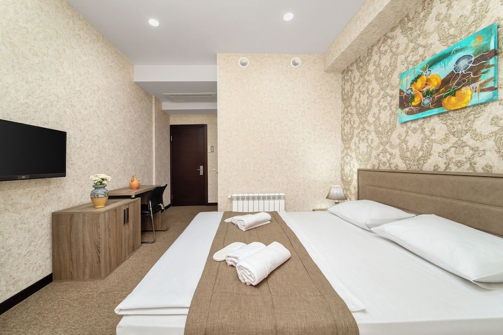 Comfort Double Room, City View