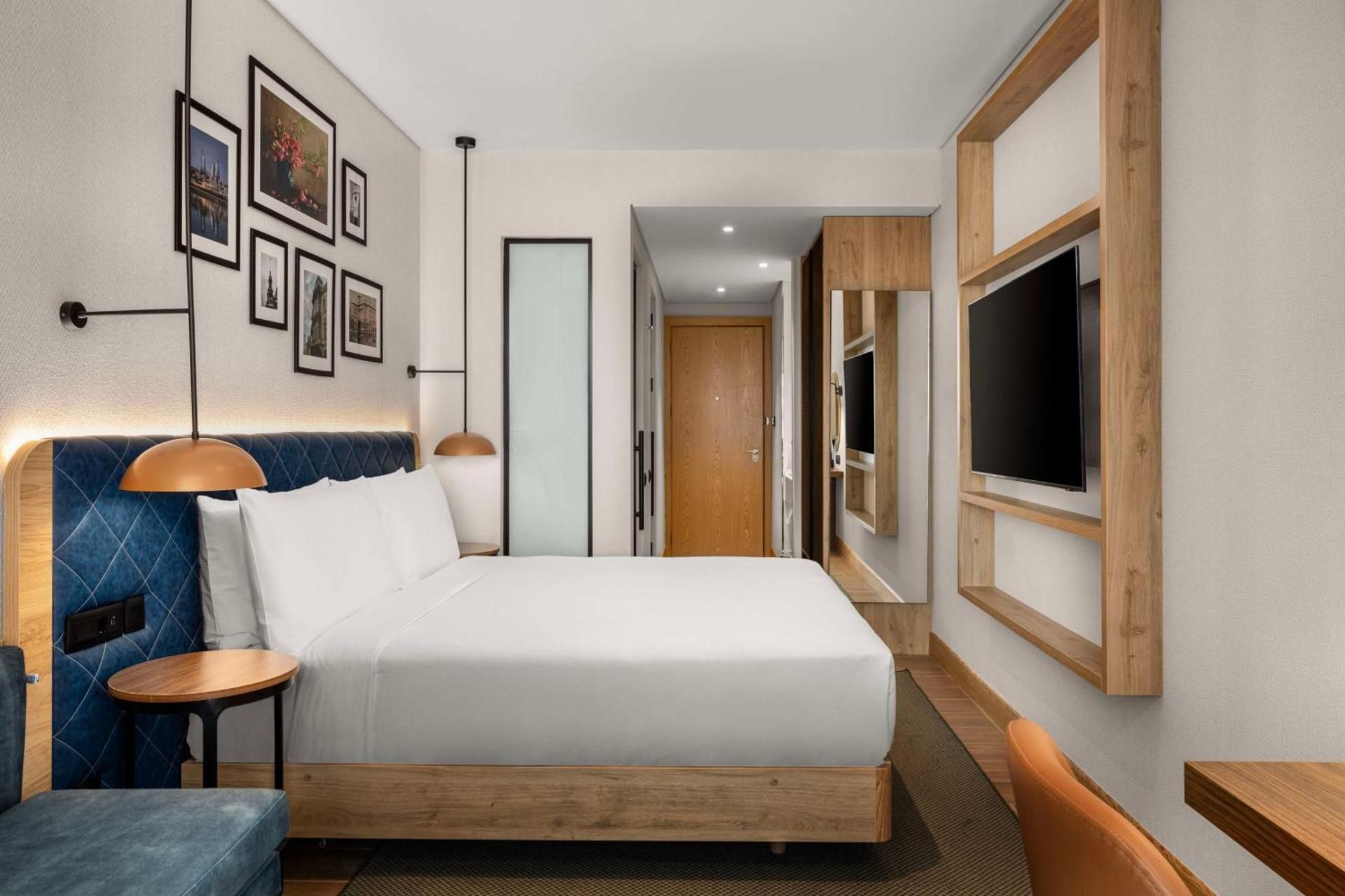 King Room W/Sofa Bed Balcony High Floor