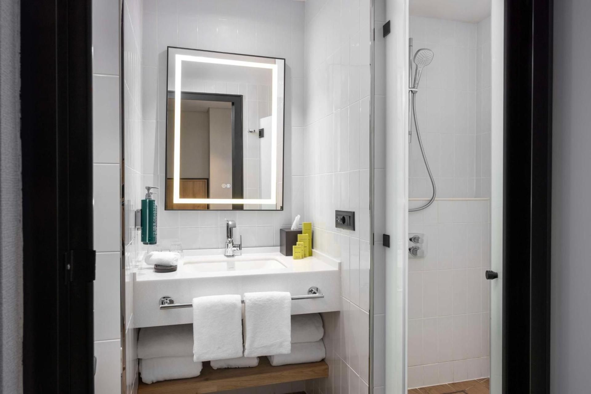 King Room with Atrium View