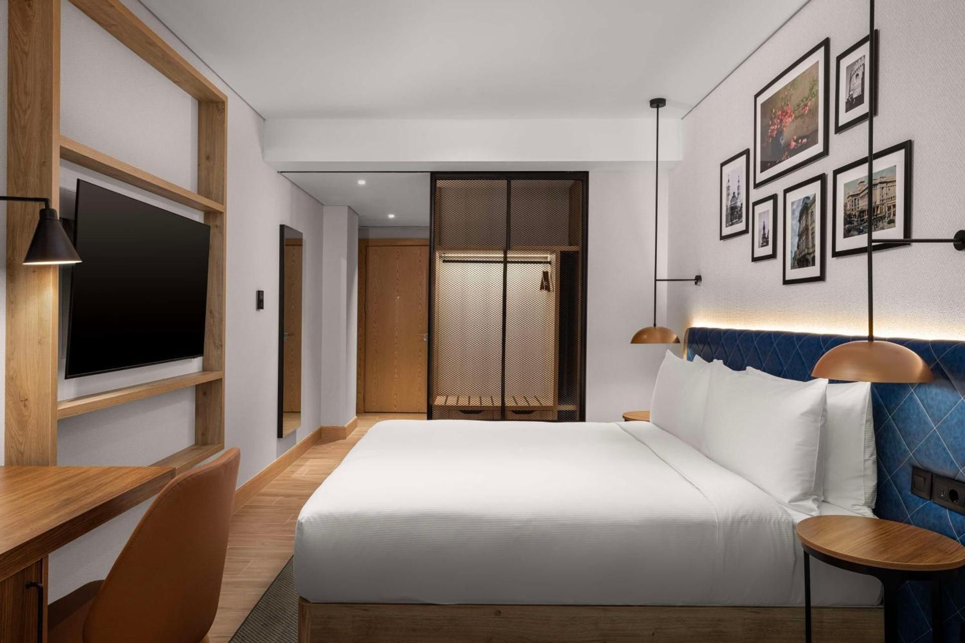High Floor King Room with Sofa Bed