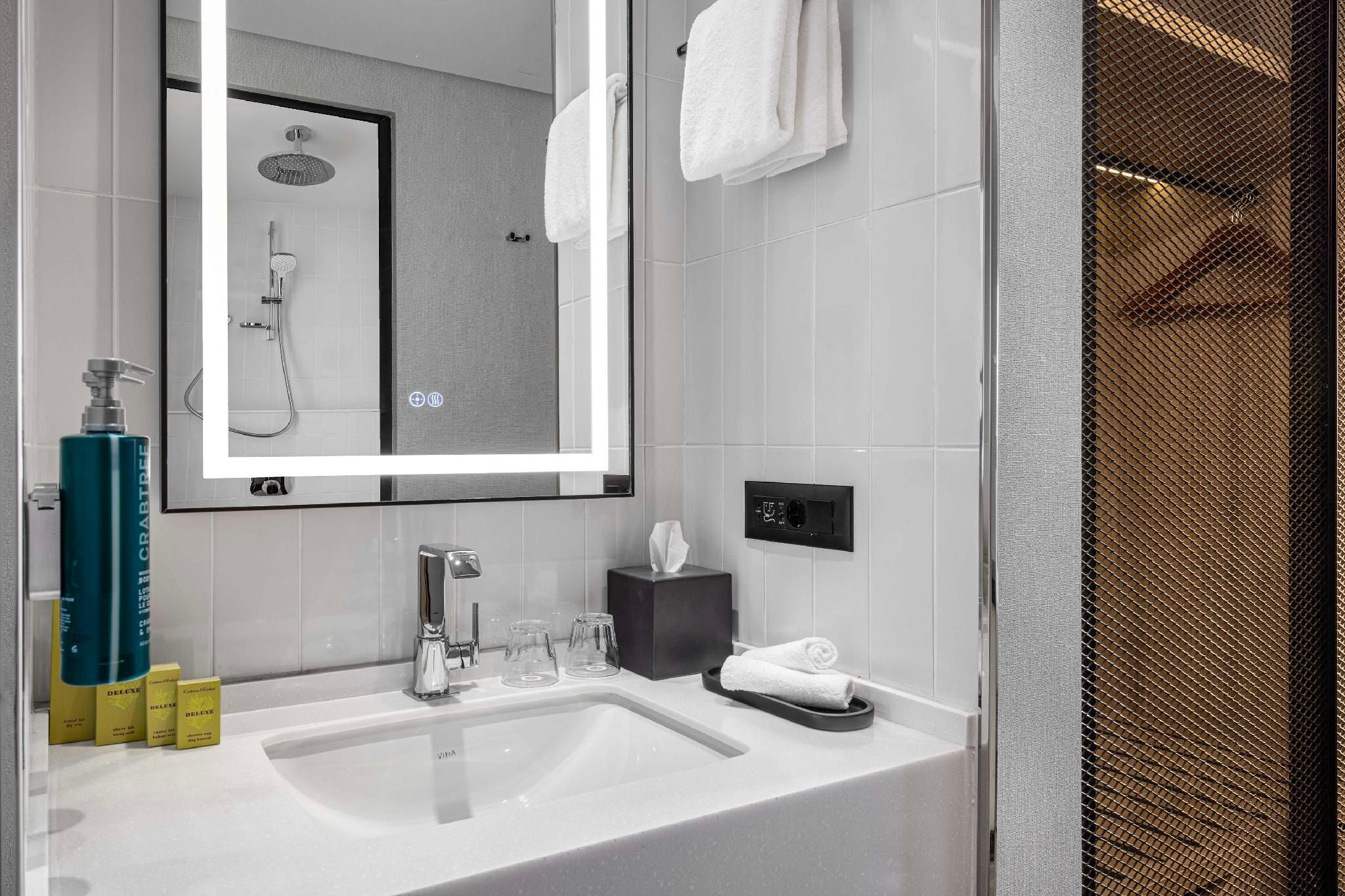 King Room W/Sofa Bed Balcony High Floor