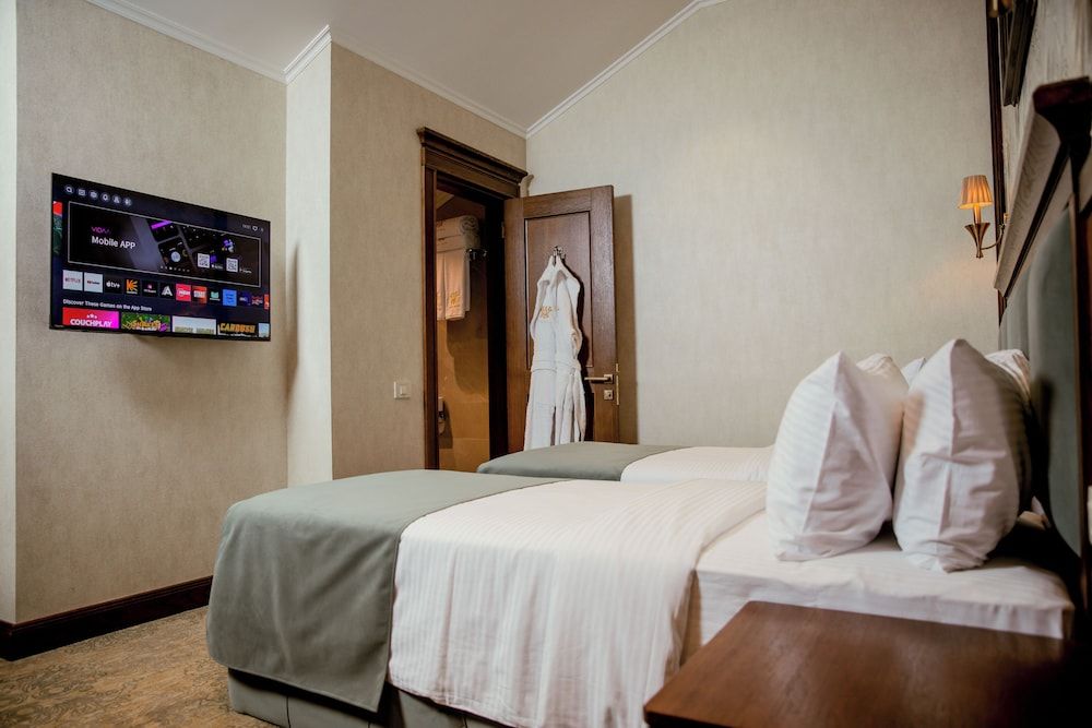 Midway Baku Hotel Standard Double or Twin Room 3