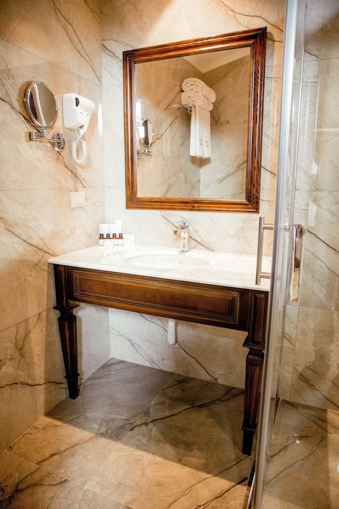 Midway Baku Hotel Standard Double or Twin Room 6