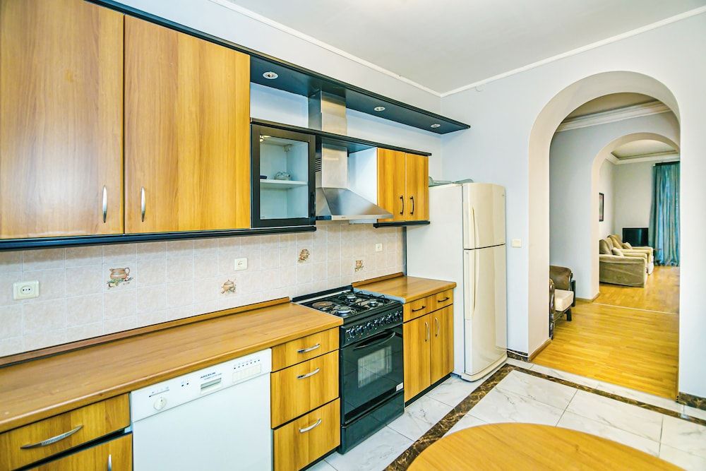 Azneft Garden Apartment Family Apartment 11