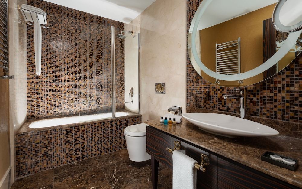 Deluxe Double Room (Free City Shuttle)
