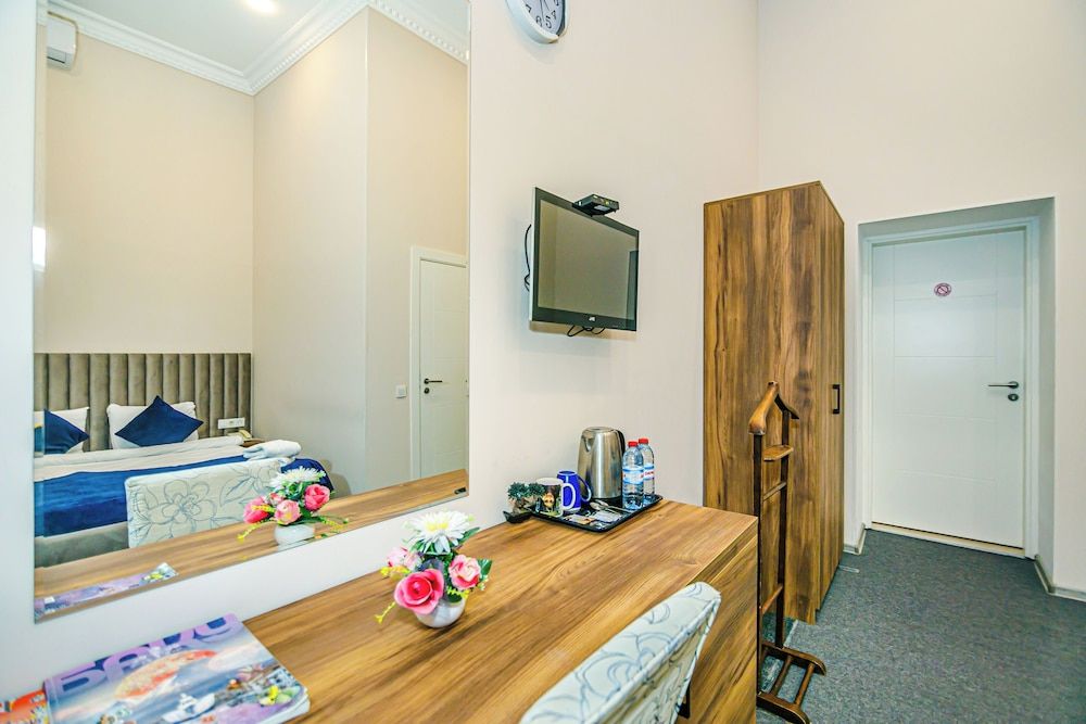 Bristol Hotel Standard Double Room 9