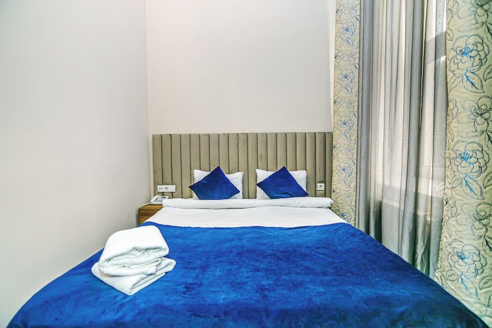 Bristol Hotel Standard Double Room 4